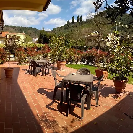 Aparthotel Cecco Di Nara 2*