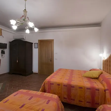 Aparthotel Cecco Di Nara 2*