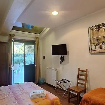 Cecco Di Nara Aparthotel 2*