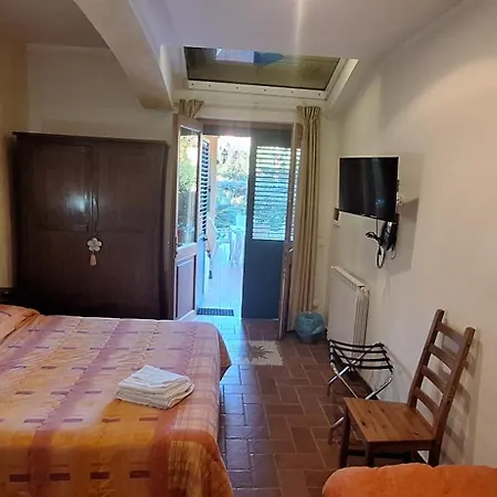 Aparthotel Cecco Di Nara 2*