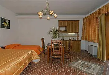 Cecco Di Nara Aparthotel Massarosa